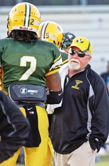 Pat Dunlap on the sideline with
Travis Henry. 