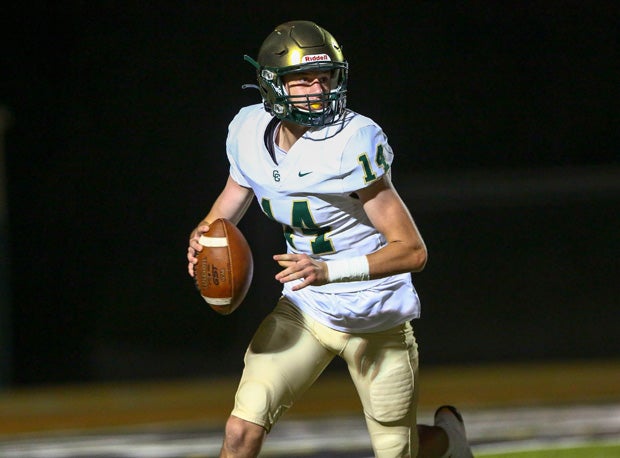 Jacob Porteous eye-balling receivers down field on his record-breaking night against Maria Carrillo.