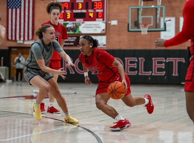 Cal commit Aliyahna Morris scored 36 as No. 25 Etiwanda beat Carondelet at the SI20 Showcase on Friday. Three MaxPreps Top 25 teams were in action Friday, including No. 1 Archbishop Mitty and No. 2 Ontario Christian. (Photo: Ernie Abrea)