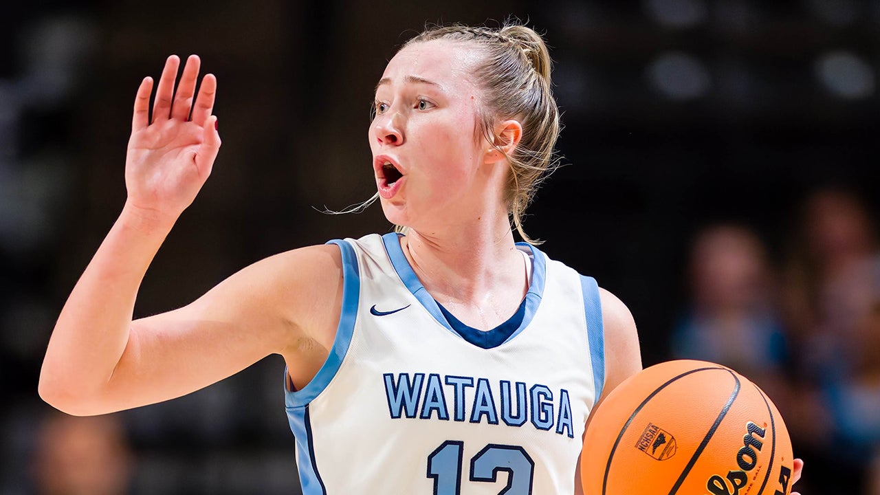 Kate Sears named 2024-25 North Carolina MaxPreps High School Girls Basketball Player of the Year