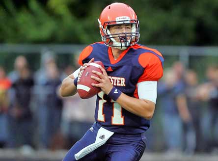 Wes Lunt now holds the Illinois single-game passing record after racking up 590 yards.