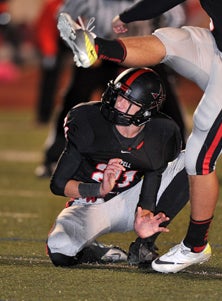 Beyond his defensive duties,
Colin Peterson (21) also was
the holder on place kicks.