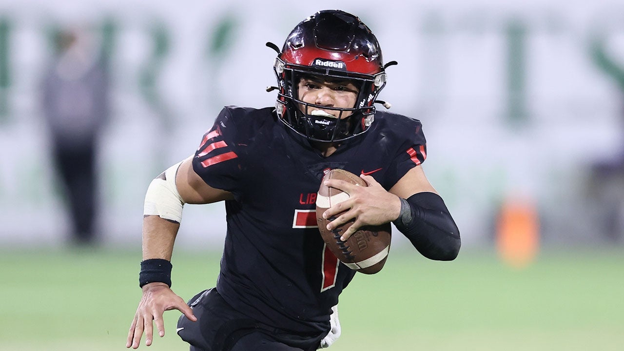 Navi Bruzon named 2023 MaxPreps Arizona High School Football Player of the Year