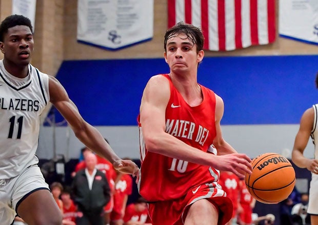 Mater Dei's Jack McCloskey (10) set the tone with 15 first-half points.