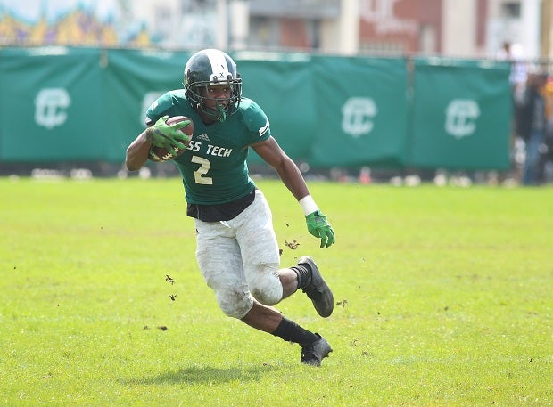 Donovan Johnson of Cass Tech signed with Penn State.