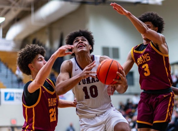 Top 10 Class of 2025 prospect Koa Peat looks to guide Perry to an upset victory over No. 9 Grayson Saturday night at the Spalding Hoophall Classic. (Photo: Jay Johnson)