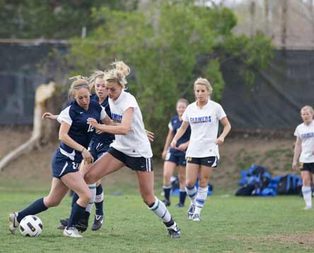 Multi-sport star Annie Kunz of Wheat Ridge (Colo.) usually requires two players to keep up with her on the soccer pitch. When it comes to track, not many in Colorado have managed to keep up.