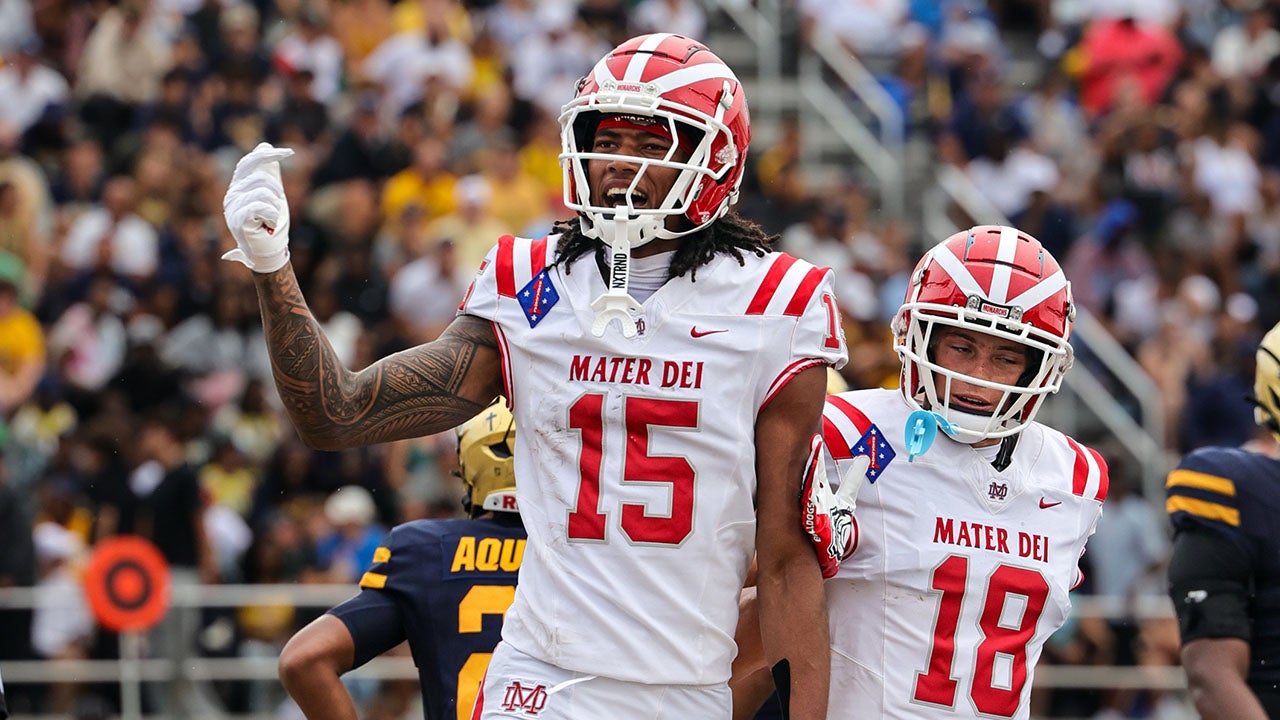 No. 1 Mater Dei opens with win in Florida