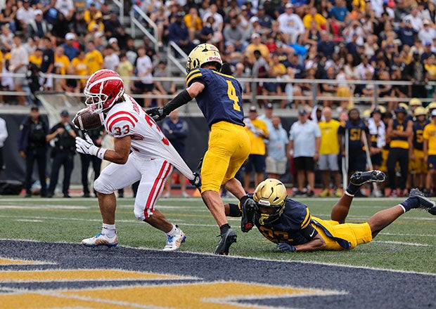Massachusetts commit Justin Lewis scores for No. 1 Mater Dei in its win over No. 10 St. Thomas Aquinas. (PHOTO: Jeff Klein)
