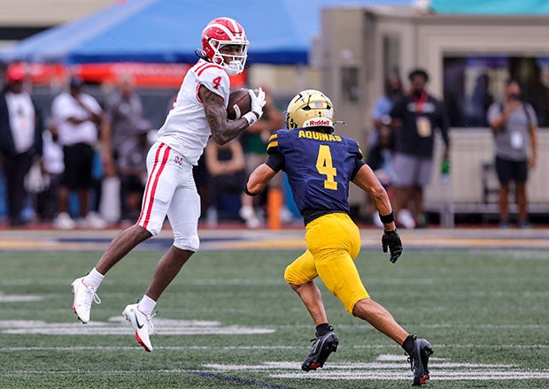 Kayden Dixon-Wyatt had seven catches for No. 1 Mater Dei on Saturday. (PHOTO: Jeff Klein)