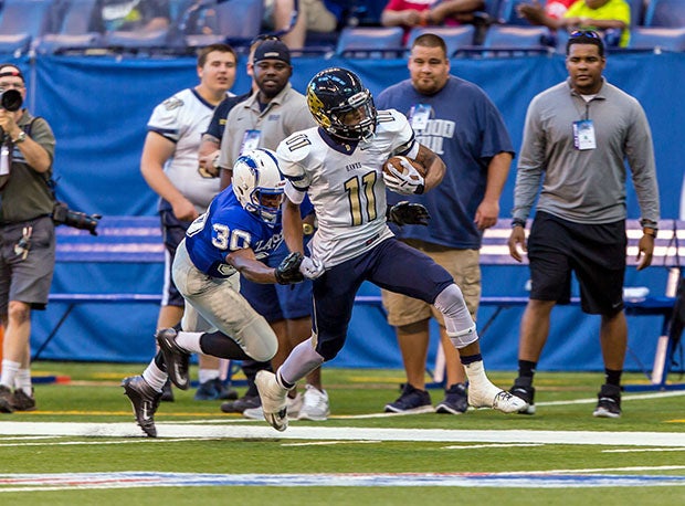 Decatur Central's Tyrone Tracy has committed to Iowa.