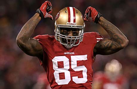 Vernon Davis of the San Francisco 49ers went to Dunbar High.
