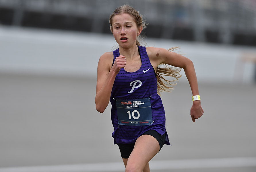 Junior phenom and defending national champion Natasza Dudek has already won a pair of races this fall for Ann Arbor Pioneer, which is ranked No. 13 nationally. (PHOTO: Dave McCauley/RunMichigan.com)