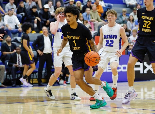 Kansas pledge Chris Johnson (1) and Montverde Academy reclaim the top spot in the National Top 10. (Photo: Terry Cullop)