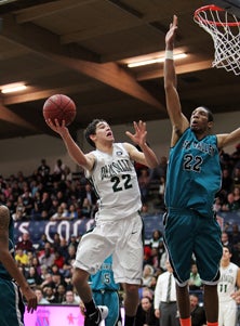Long arm of Marcus Lee goes after
shot from De La Salle's Elliott
Pitts. Lee is headed to Kentucky.
Pitts has signed to Arizona.