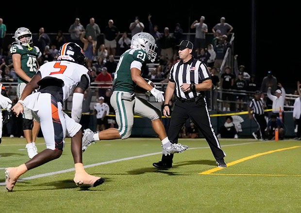Duece Jones-Drew finds paydirt Friday night to help lift De La Salle to a 10-6 win over Lakeland. The junior running back is the son of Spartan legend Maurice Jones-Drew, who ran for over 8,000 yards in his nine-year NFL career. (PHOTO: Ernie Abrea)