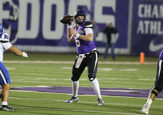 MaxPreps Arkansas Player of the Year Drake Lindsey led Fayetteville to an unbeaten season while throwing for nearly 4,000 yards and 52 touchdowns. (Photo: Justin Manning)