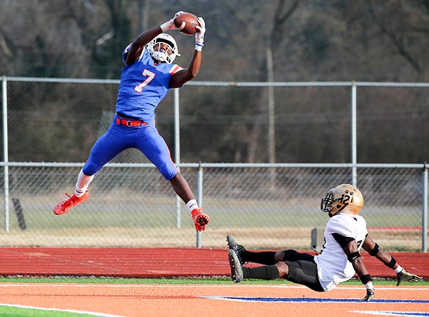 East St. Louis senior Dominic Lovett had 1,541 yards receiving and 18 touchdowns last year for the undefeated IHSA Class 6A state champions.