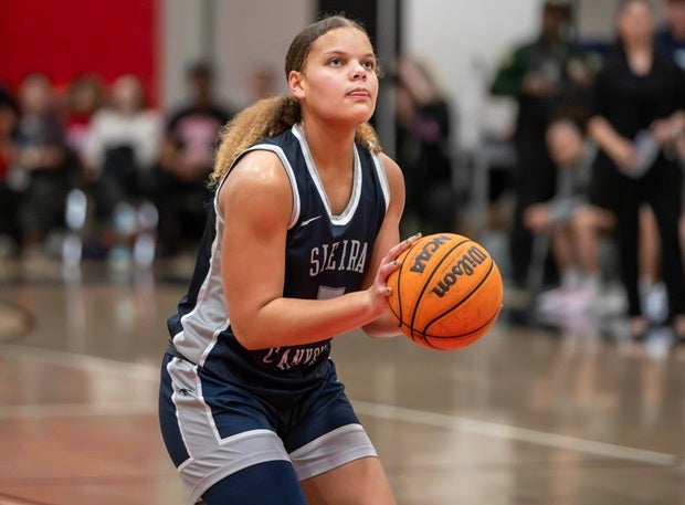 Connecticut, LSU and South Carolina are among the powerhouse college programs in pursuit of Sierra Canyon star Jerzy Robinson. (PHOTO: Nathaniel Herbert)