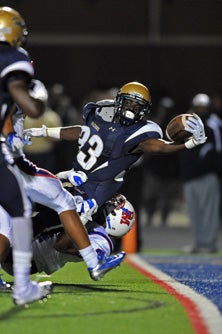 Leo Ekwoge gives Good Counsel a 
lead midway through second quarter
with 16-yard touchdown run. 