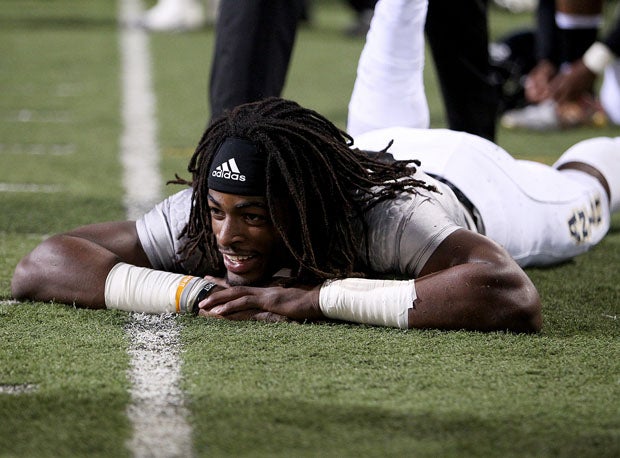 Najee Harris stretches before the game.