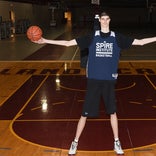 Video: Giant 7-foot-7 Robert Bobroczky makes big American high school basketball debut