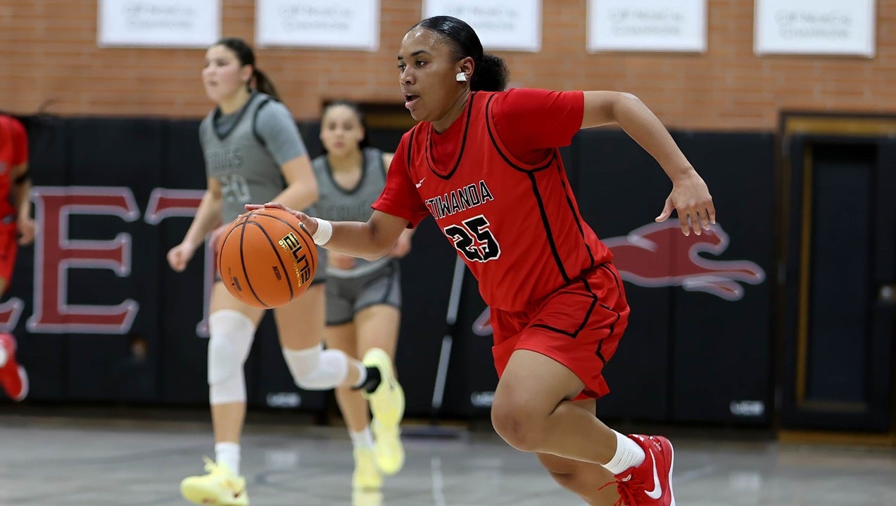 BASKETBALL: 141-game win streak is over