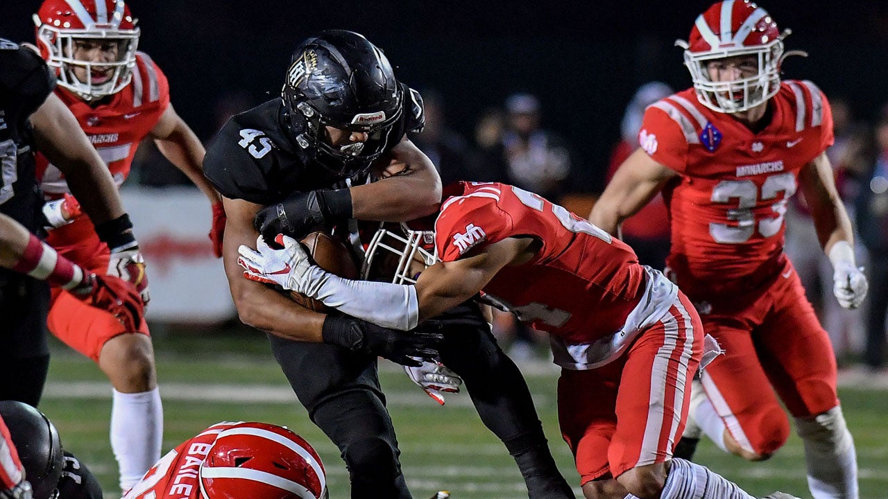 High school football: No. 1 Mater Dei downs No. 4 Servite 27-7 in Southern Section title game