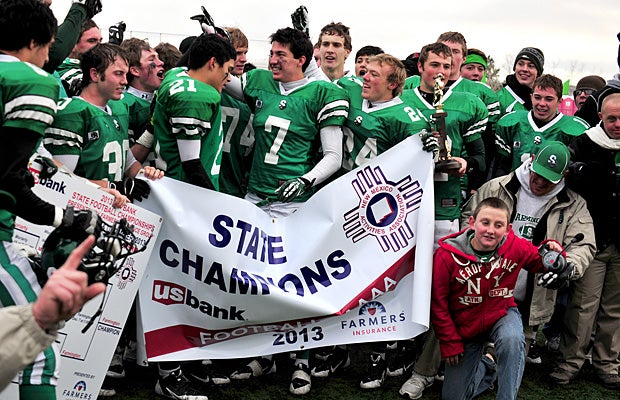 Farmington scored a late touchdown to win the New Mexico 4A title.