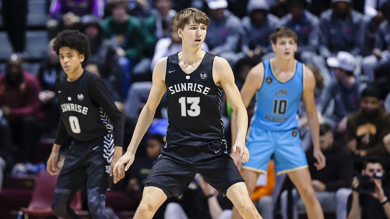 Matas Buzelis named 202223 MaxPreps Kansas High School Basketball