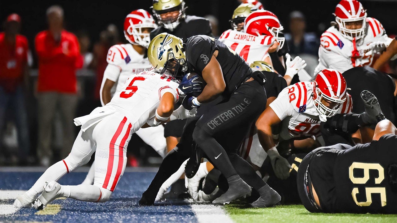 High school football: No. 9 St. John Bosco dominates No. 1 Mater Dei 28-0