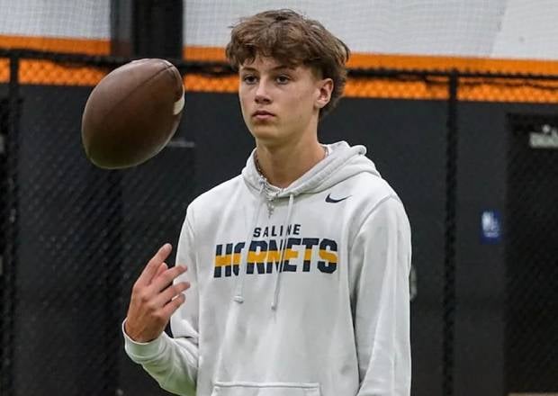 HIGHLIGHTS: Michigan quarterback Tommy Carr throws for 508 yards, accounts for nine touchdowns in win