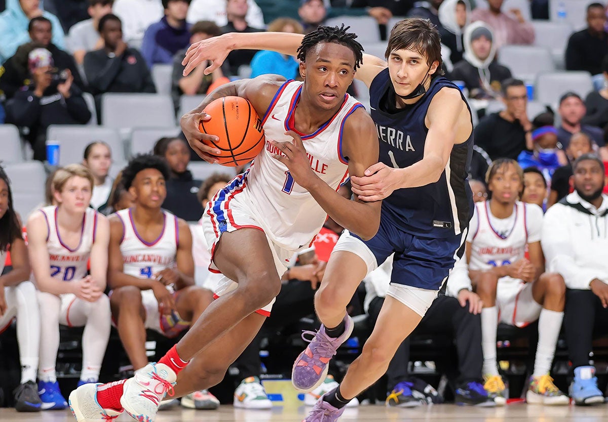 Ron Holland led Duncanville to four consecutive MaxPreps Top 25 finishes and a pair of state titles. (Photo: Robbie Rakestraw)