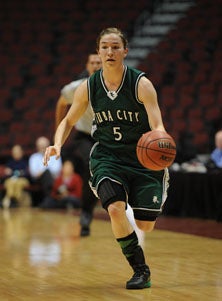Tuba City's Jamie Roe did it all
for her team but just missed the
last-second shot.