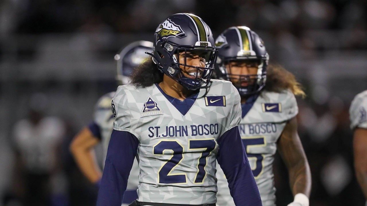 Kyngstonn Viliamu-Asa of St. John Bosco led the Braves to a No. 6 national finish and was the MaxPreps California State Player of the Year. He's among 90 All-State honorees. (Photo: Rene Morales)