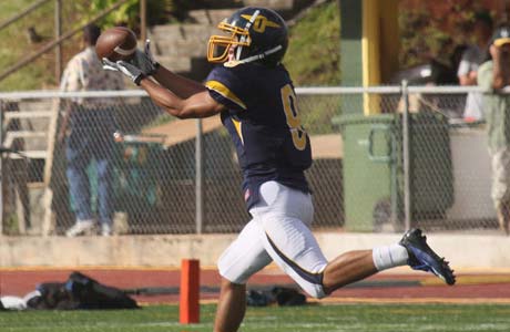 Punahou receiver Kanawai Noa catches the first of his four touchdowns.