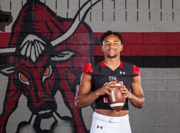 Notre Dame pledge Avery Davis and Cedar Hill will welcome Bishop Gorman to Texas on Aug. 27.