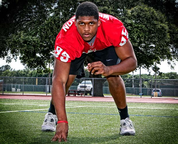 Defensive lineman Tim Wilkerson