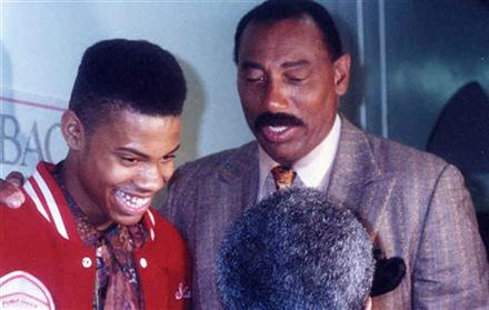 Rasheed Wallace, pictured with fellow Philadelphia legend Wilt Chamberlain, was the focal point of an unstoppable 1993 Simon Gratz team.