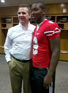 Ohio State coach Urban Meyer has
landed one of his top targets: defensive
end Noah Spence.