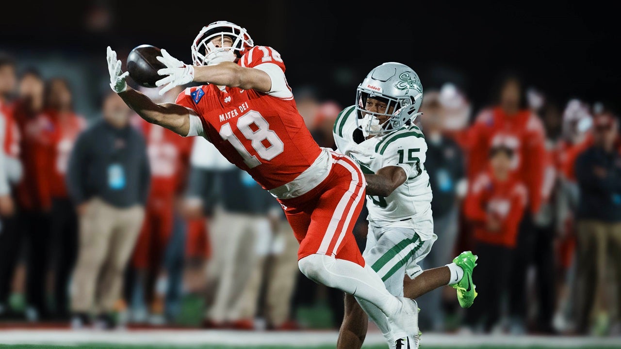 High school football: No. 1 Mater Dei wraps up undefeated season with California Open Division championship
