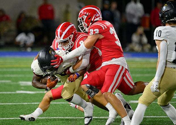 While Mater Dei's offensive stars garner much of the attention, the Monarchs have been perhaps even more impressive defensively this season. (Photo: Paul Rodriguez)