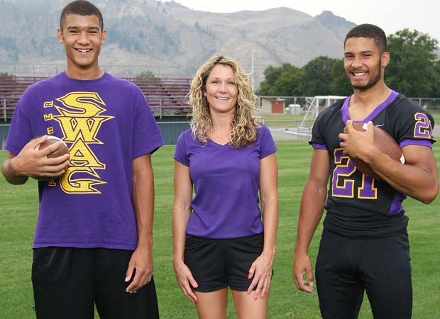 Isaiah (right) poses for a family photo with brother Christian and mother Tracy. 