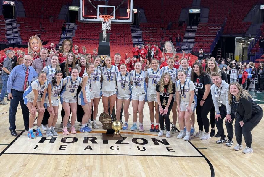 The Arrowhead Warhawks claim their second state championship in the last three seasons, ending the year with a 28-2 record. 