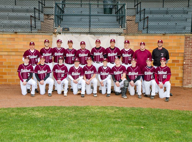Bethel poses for a team photo.