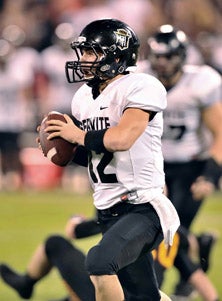 Servite quarterback completed nine 
passes for 94 yards and ran for 31
more in Thursday's victory. 