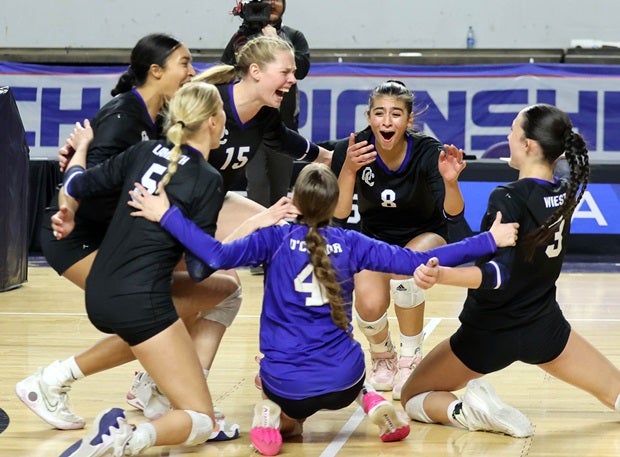 O'Connor volleyball players react to winning the AIA 6A championship. (Photo: Kevin French)