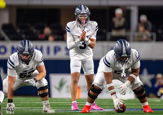 Trey Wright readies for a snap during the Conference 5A Division 1 state championship game last month. (PHOTO: Alex Garza)