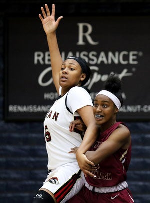 Newman's 5-10 Arie Searcy (right) outrebounded
Salesian's 6-5 Angel Jackson in Saturday's
NCS championship game.