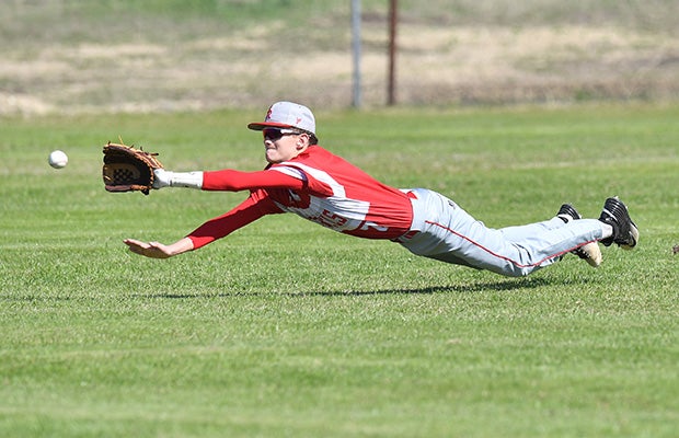 Center fielder Kade Smith of Sam Rayburn (Ivanhoe, Texas) dives in an attempt to make a catch against Bland.